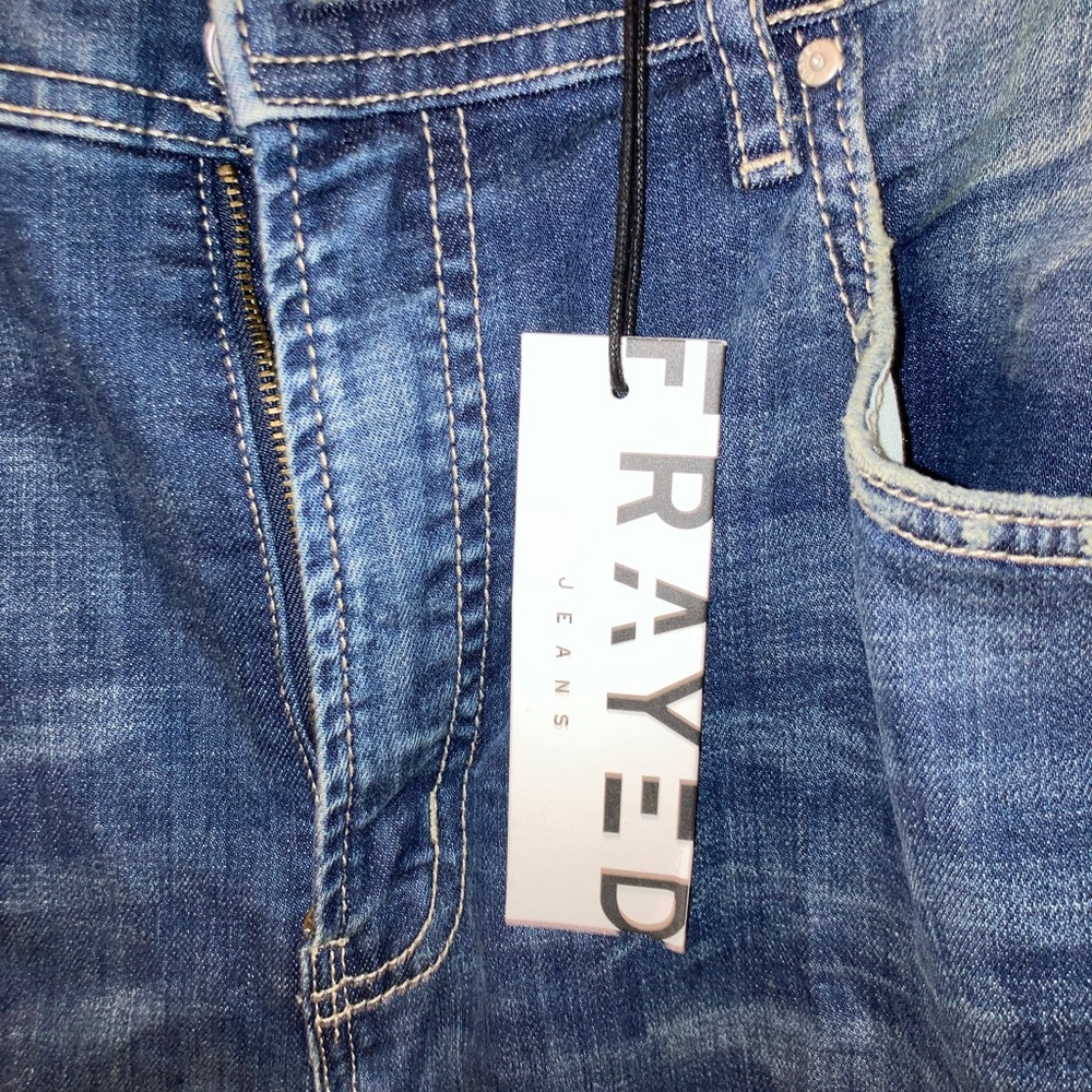 Frayed Tapered Boyfriend Jeans - Picture 6 of 7